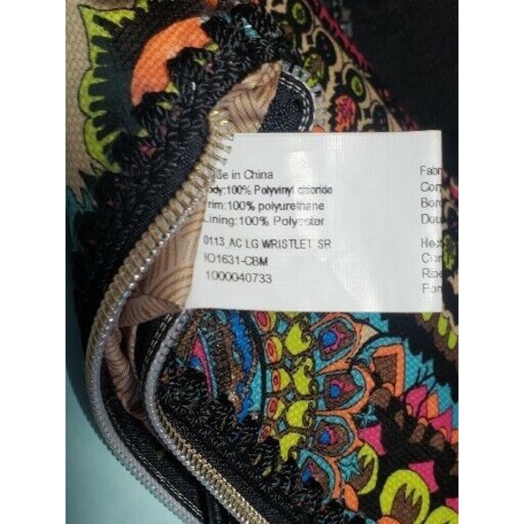 Sakroots Artist Circle Wristlet Clutch Neon One Word Peace Purse Bag GUC - Picture 7 of 7